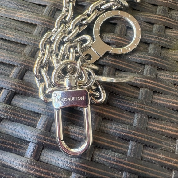 Louis Vuitton Silver Chain Key Holder - Picture 9 of 9